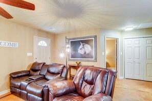 Interior - 3 Mi to Greers Ferry Lake: Home w/ Screened Patio (Higden)