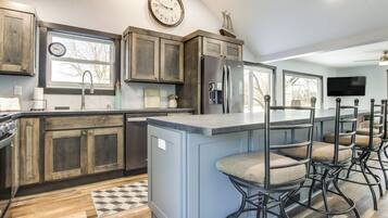 House (4 Bedrooms) | Interior