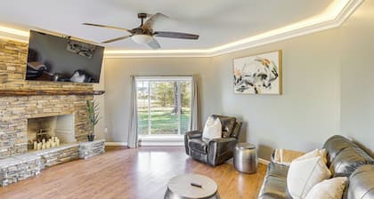 4 Mi to Dtwn Tuscaloosa: Home w/ Cozy Den!