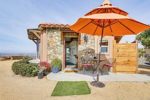 Interior - Backyard & Zen Garden: Hilltop Haven in Bonsall! (Bonsall)