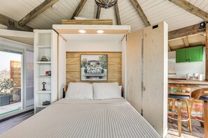 Interior - Backyard & Zen Garden: Hilltop Haven in Bonsall! (Bonsall)