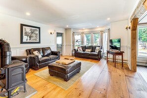 Casa (Multiple Bedrooms) | Parte interna