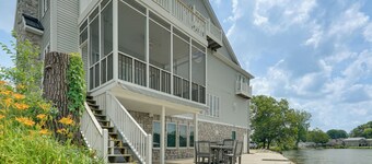 Hot Tub & Dock: Waterfront Lake Hamilton Home