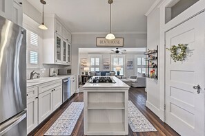 Fridge, microwave, oven, stovetop - Charming 4BR w/ Hot Tub; Family-Friendly; Walk to Beach and the Strand (Galveston)