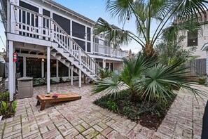 Terrace/patio - Charming 4BR w/ Hot Tub; Family-Friendly; Walk to Beach and the Strand (Galveston)