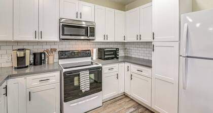 7 Mi to Kemah Boardwalk: Waterfront Houston Condo
