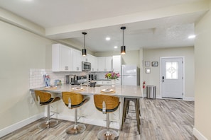 Interior - 7 Mi to Kemah Boardwalk: Waterfront Houston Condo (Houston)