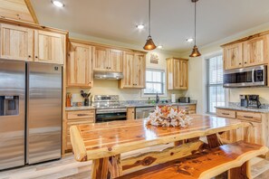 House (2 Bedrooms) | Interior - Covered Porch & Fire Pit: Cabin in Richland (Richland)