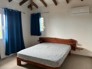 3 bedrooms, desk, iron/ironing board, travel crib