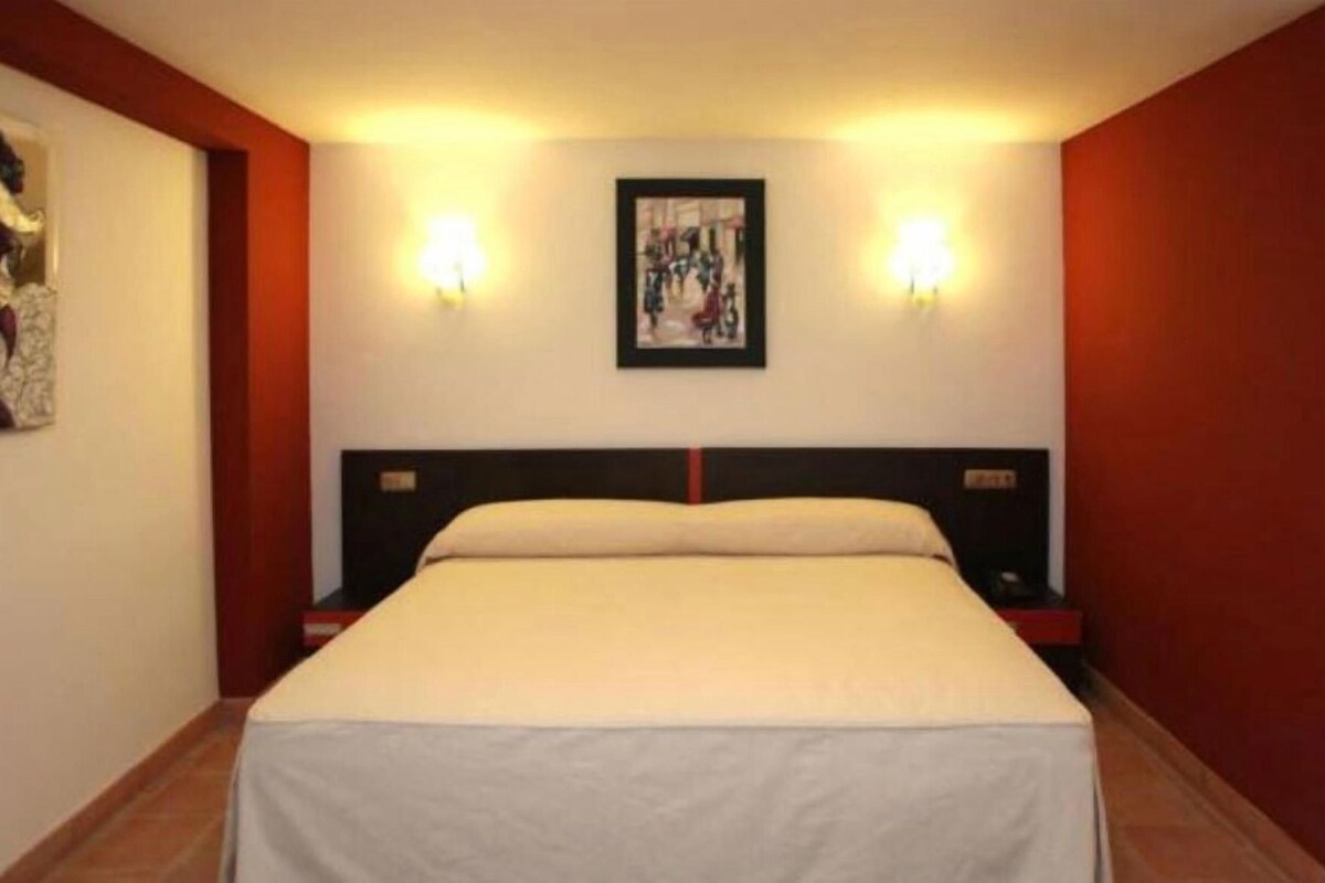 WiFi (free), bed sheets