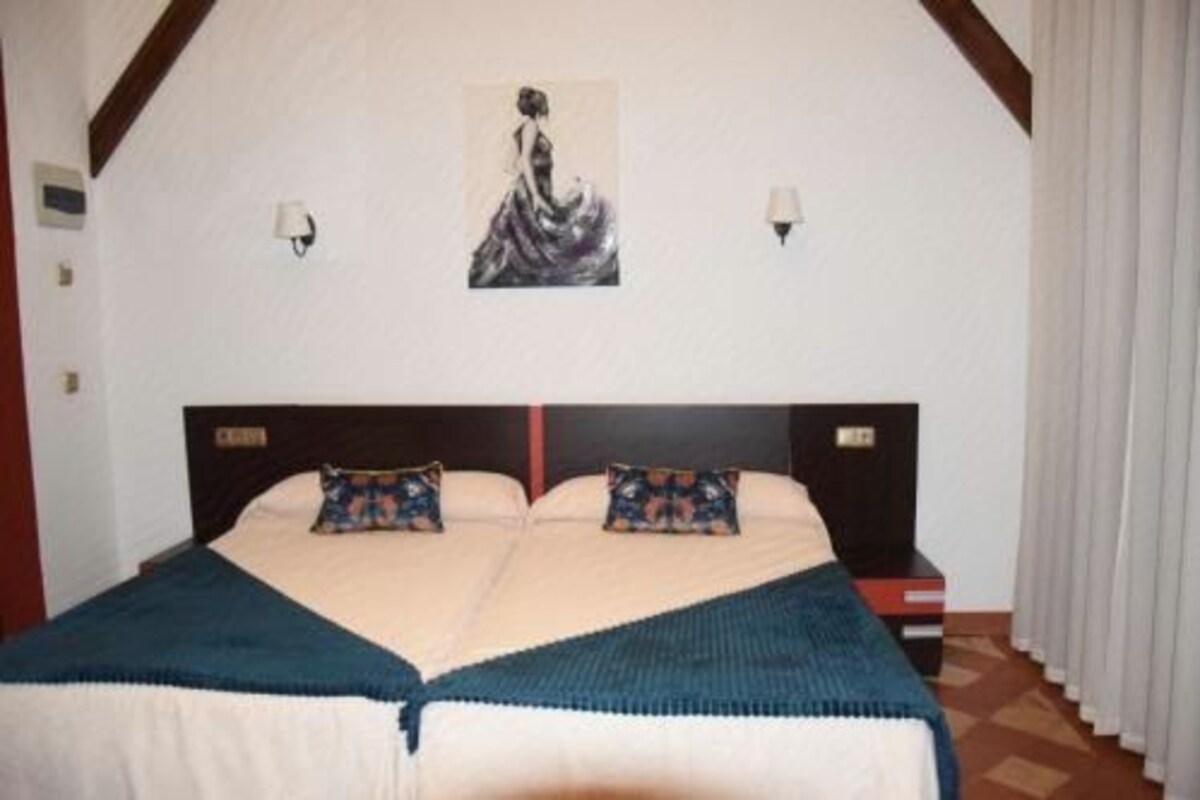 WiFi (free), bed sheets