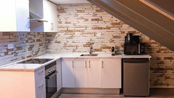 Refrigerador, microondas, horno y cafetera y tetera