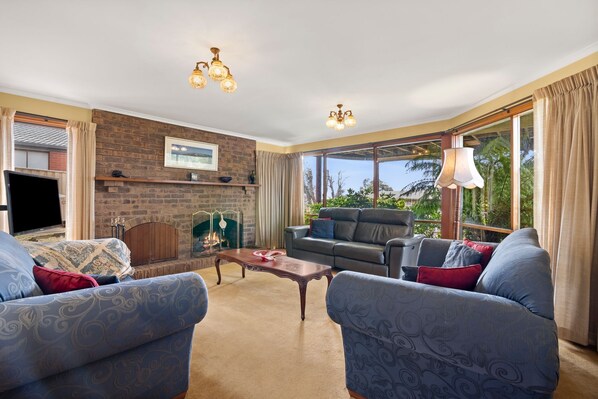 Smart TV, fireplace, DVD player