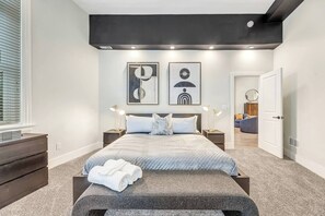 3 habitaciones, tabla de planchar con plancha, wifi y ropa de cama