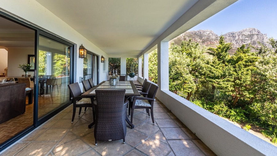 Camps Bay 4bed Home w Pool and Views Alma Marina