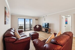TV - XPLORIE ACTIVITIES & LINENS INCLUDED*! THE PLAZA - 3BR - Direct oceanfront & upgraded! (Ocean City)