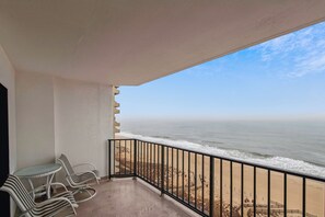 Property grounds - XPLORIE ACTIVITIES & LINENS INCLUDED*! THE PLAZA - 3BR - Direct oceanfront & upgraded! (Ocean City)
