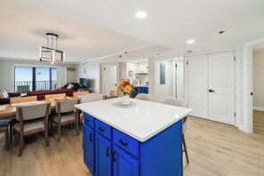 Interior - XPLORIE ACTIVITIES & LINENS INCLUDED*! THE PLAZA - 3BR - Direct oceanfront & upgraded! (Ocean City)