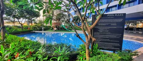 2 piscinas al aire libre (de 06:00 a 22:00), tumbonas