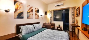 Condo panorámico, 1 cama Queen size, balcón, vista parcial al mar | 1 habitación y ropa de cama hipoalergénica 