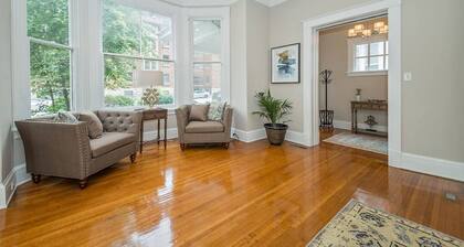 Classic Elegant 2 Bedroom 2 Bath near Eden Park