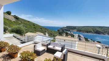 House, 4 Bedrooms, Terrace | Terrace/patio
