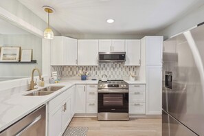 Fridge, microwave, oven, stovetop - Condo for 6 w/Resort Amenities & Walk to Beach! (Hilton Head Island)