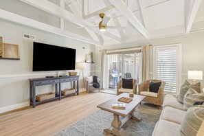 TV, offices - Condo for 6 w/Resort Amenities & Walk to Beach! (Hilton Head Island)