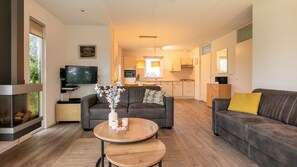 Bungalow (Wellness Wâldbungalow 4) | Living room | TV - Summio Vakantiepark It Wiid (Earnewald)