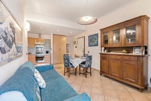 Family Apartment, Multiple Bedrooms (Domus 21 Near Alassio Beach) | Living area