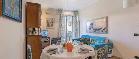 Perhehuoneisto, useita makuuhuoneita (Domus 21 Near Alassio Beach) | Ruokailu