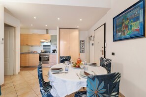 Departamento familiar, varias habitaciones (Domus 21 Near Alassio Beach) | Restaurantes