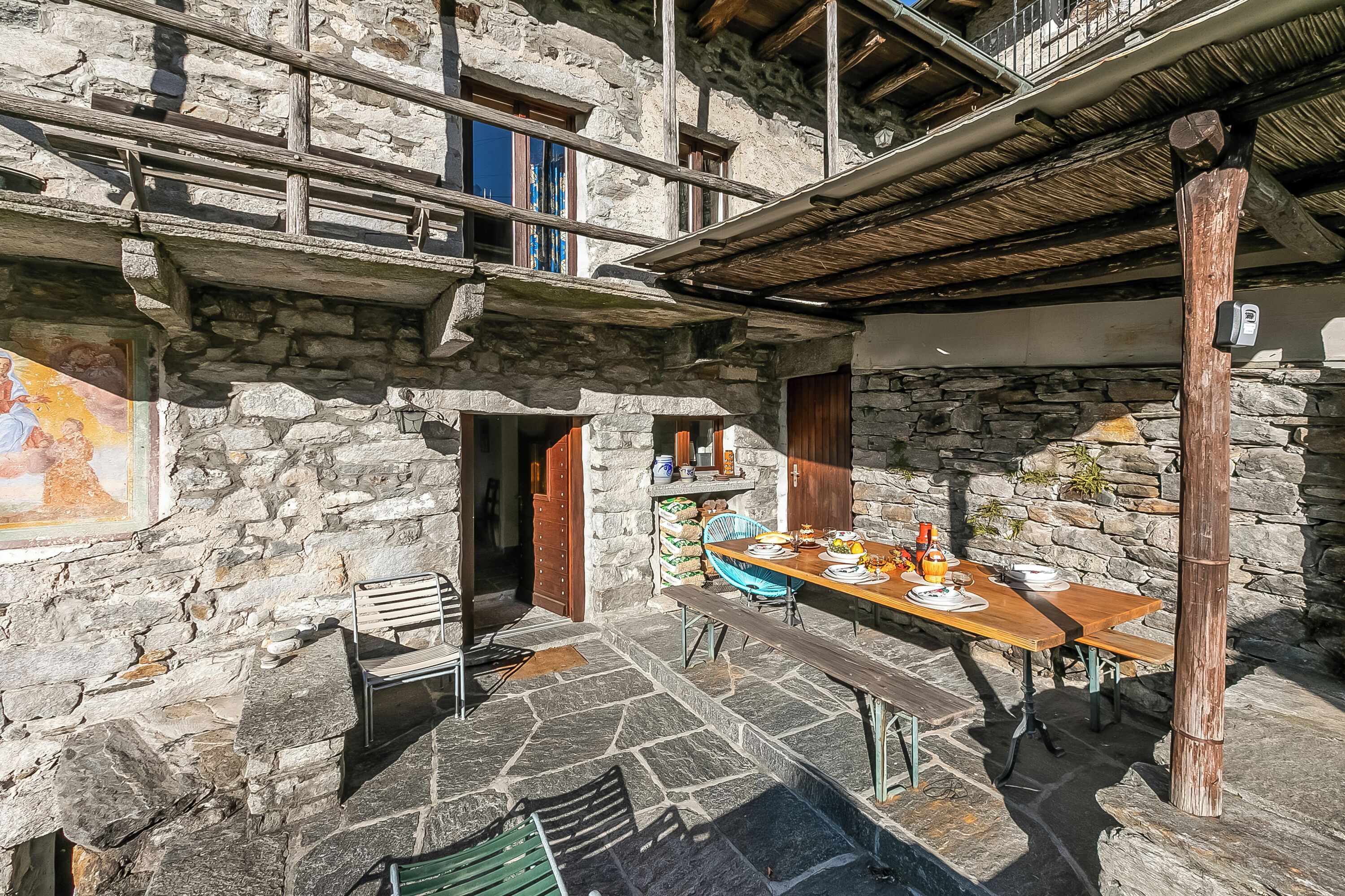 Chalet Familial, plusieurs chambres, côté montagne (Rustico Over The Bridge Verzasca 2) | Restauration extérieure