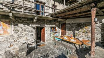 Chalet Familial, plusieurs chambres, cÎté montagne (Rustico Over The Bridge Verzasca 2) | Restauration extérieure