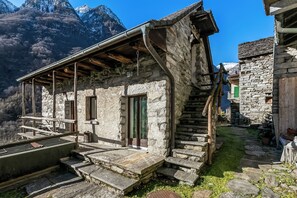 Front of property - Rustico Over The Bridge Verzasca 1 (Sonogno)