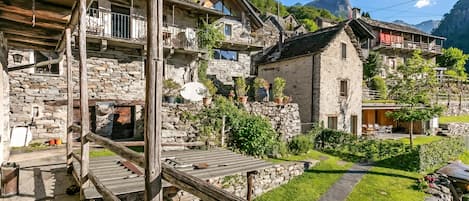 Family Chalet, Multiple Bedrooms, Mountainside (Rustico Over The Bridge Verzasca 1) | Balcony