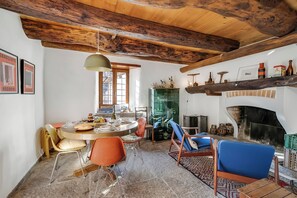 Familienchalet, Mehrere Schlafzimmer, Bergseite (Rustico Over The Bridge Verzasca 2) | Speisen