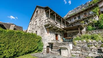 Family Chalet, Multiple Bedrooms, Mountainside (Rustico Over The Bridge Verzasca 2) | Exterior