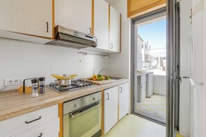 Fridge, oven, stovetop, coffee/tea maker - La Rosa Apartment Sea View (Salve)