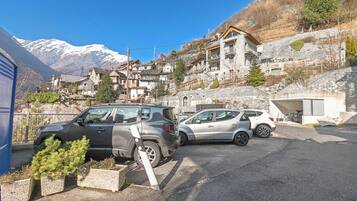 Chalet Familial, plusieurs chambres, côté montagne (Rustico Paese Verzasca) | Enceinte de l’hébergement