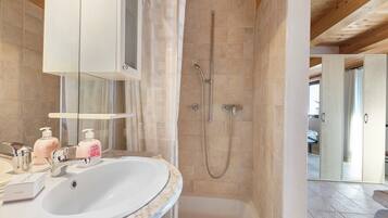 Family Chalet, Multiple Bedrooms, Mountainside (Rustico Paese Verzasca) | Bathroom | Shower, hair dryer, towels, soap