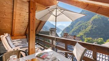 Family Chalet, 2 Bedrooms, Balcony, Mountainside (Rustico Paese Verzasca with Mountain) | Outdoor dining