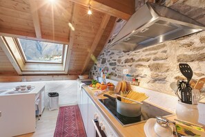 Family Chalet, Multiple Bedrooms, Mountainside (Rustico Paese Verzasca) | Private kitchen