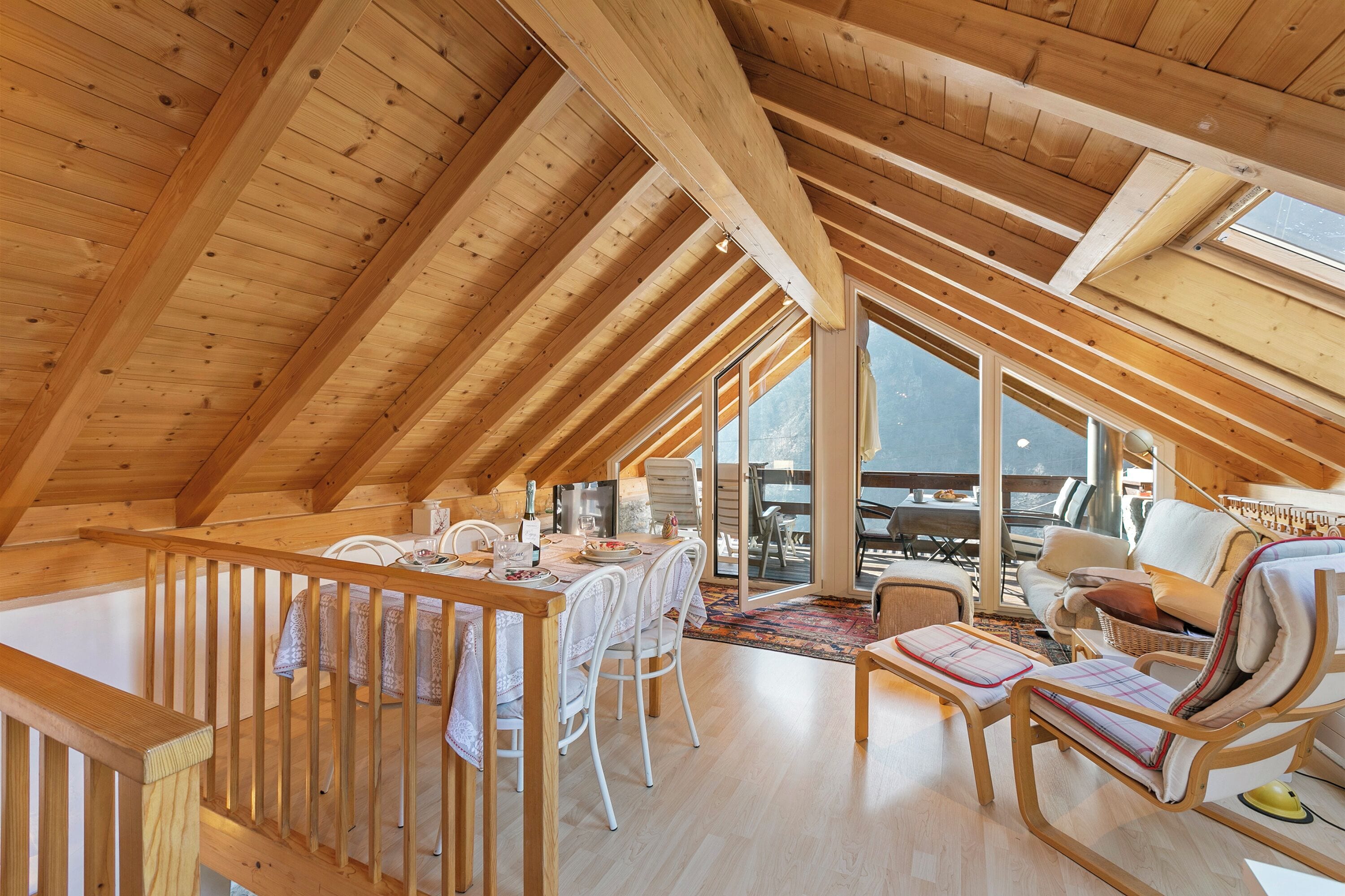 Family Chalet, Multiple Bedrooms, Mountainside (Rustico Paese Verzasca) | Tempat makan