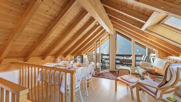 Family Chalet, Multiple Bedrooms, Mountainside (Rustico Paese Verzasca) | Tempat makan