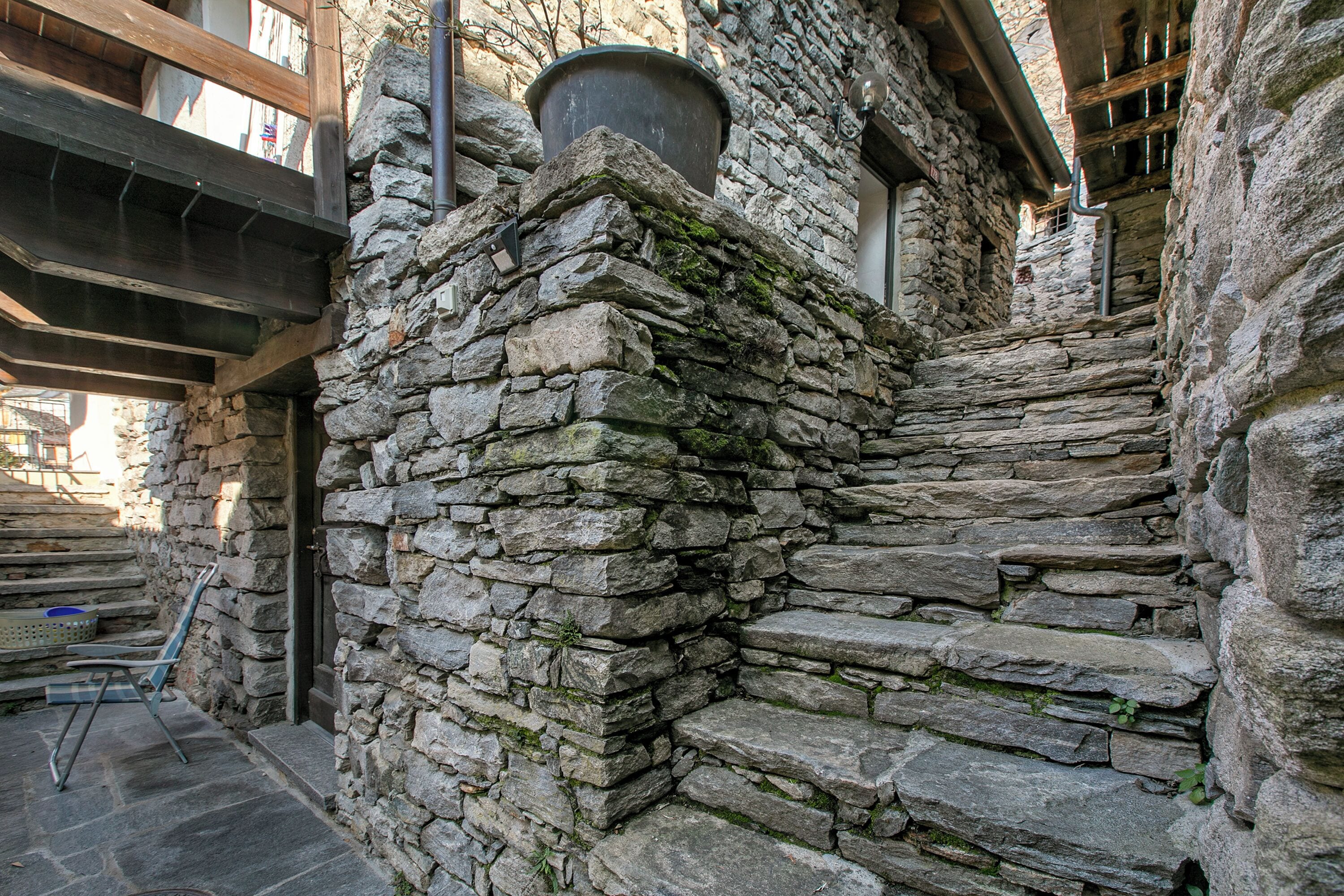 Chalet Familial, plusieurs chambres, côté montagne (Rustico Paese Verzasca) | Enceinte de l’hébergement