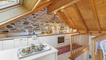 Familienchalet, Mehrere Schlafzimmer, Bergseite (Rustico Paese Verzasca) | Eigene Küche