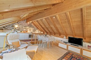 Family Chalet, Multiple Bedrooms, Mountainside (Rustico Paese Verzasca) | Living area