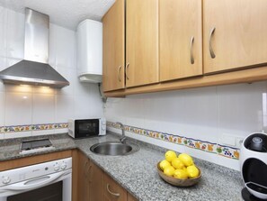 Casa, 2 habitaciones, Terraza | Cocina privada