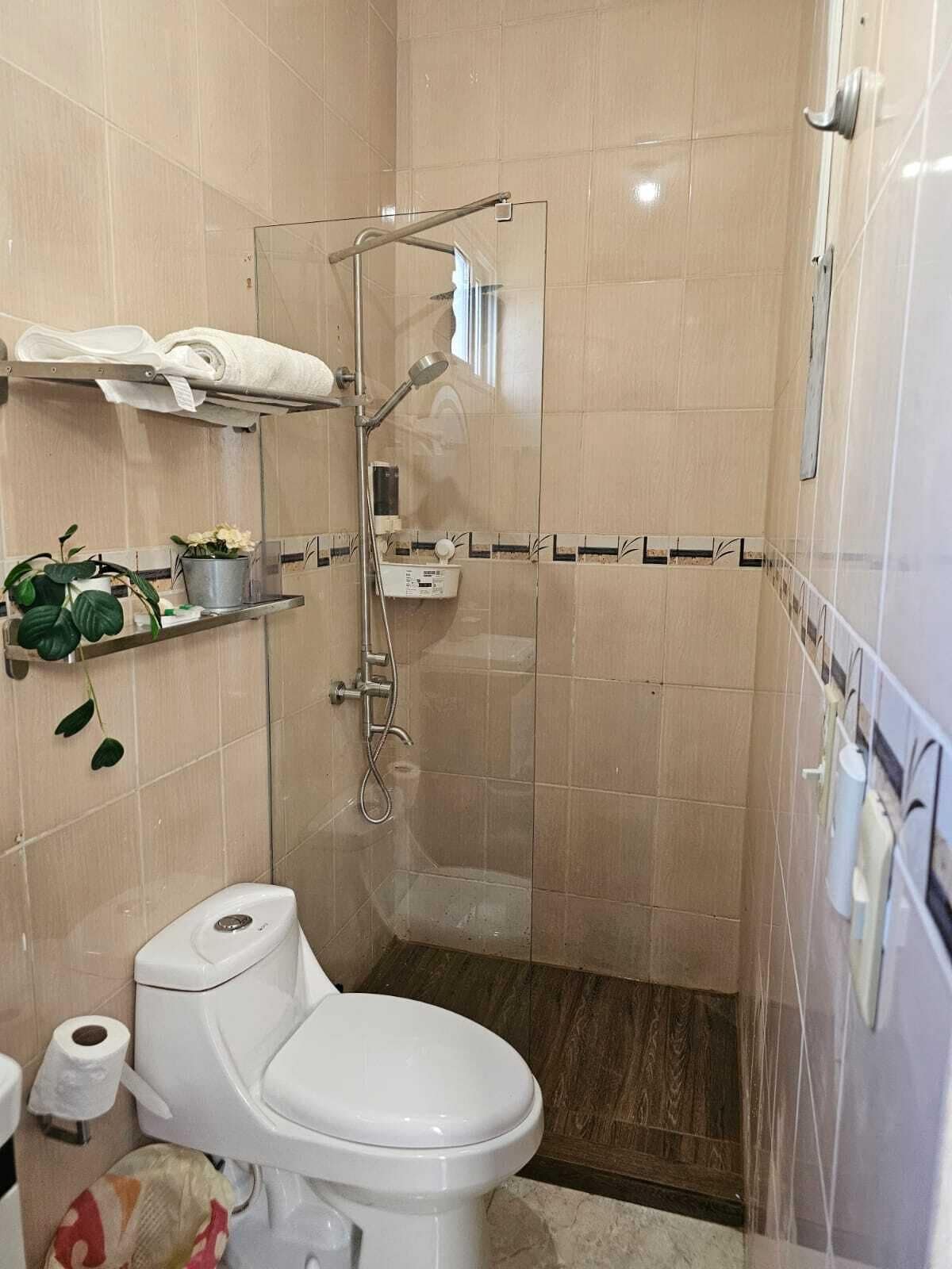 Apto. no 2, Comfort Apartment 2nd Level, Partial Sea View | Bagno | Doccia, asciugacapelli, asciugamani, sapone